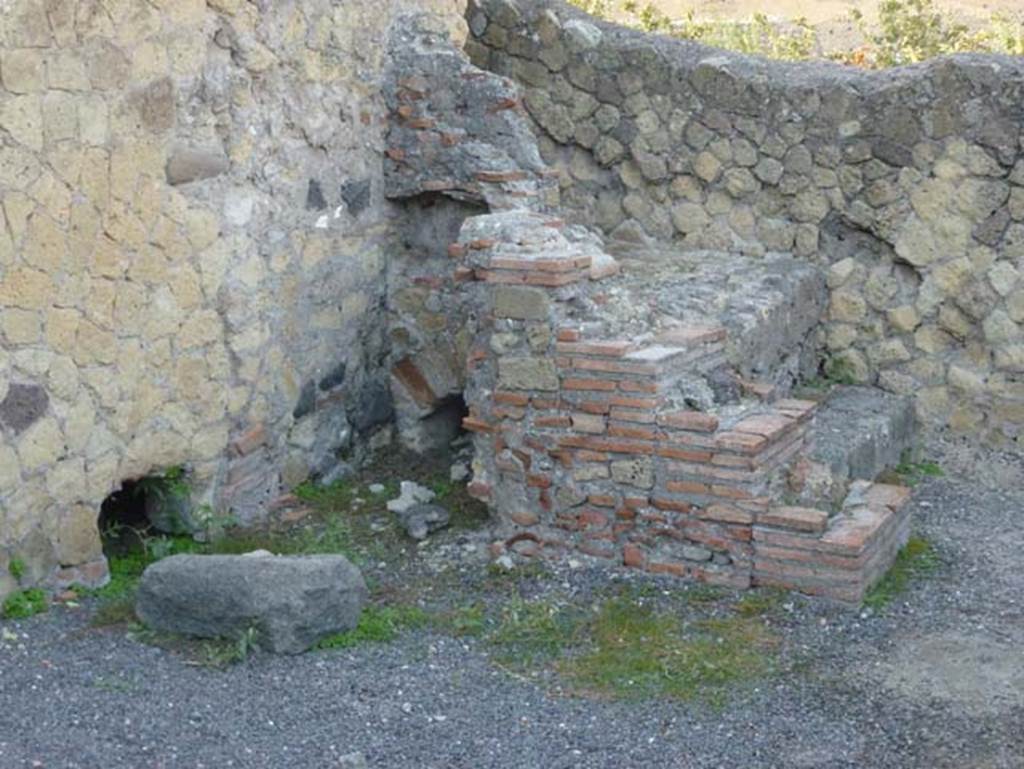 III, 19/18/1, Herculaneum. October 2012. Unnumbered room on south of room 32, at rear of caldarium, steps in south-west corner. Photo courtesy of Michael Binns.
